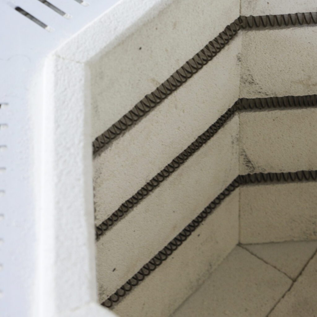 المنت‌ها در پخت اولیه کوره سرامیک